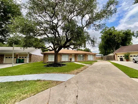 1008 Dusky Rose Ln, Pasadena, TX 77502