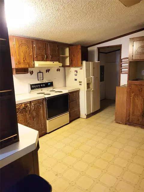 Kitchen - 63 Whippoorwill Ln, Trinity, TX 75862 photo 3 of 3