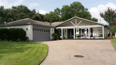 24 Wellington Dr, Sugar Land, TX 77478