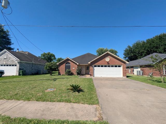 1035 N Colbert St, Dayton, TX 77535