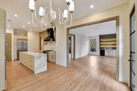 74 Briar Hollow Ln, Houston, TX 77027
