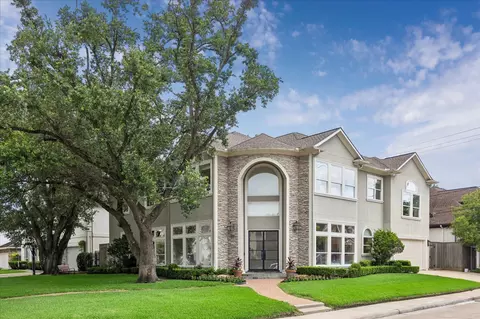 5211 Pocahontas St, Bellaire, TX 77401