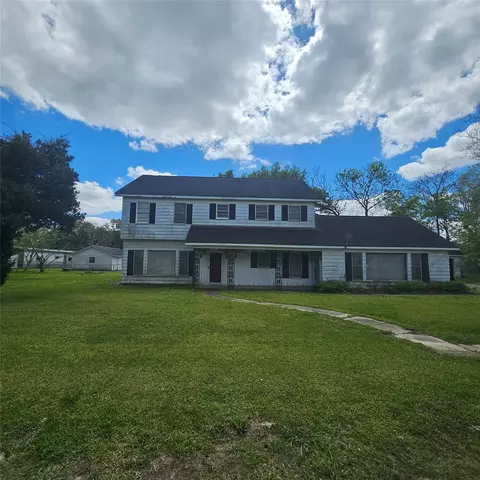 565 W Hartel St, Sour Lake, TX 77659