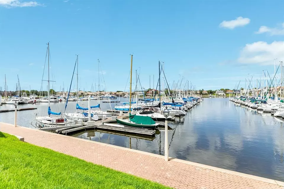 View/Area - 458 Mariners Dr, Kemah, TX 77565 photo 1 of 4
