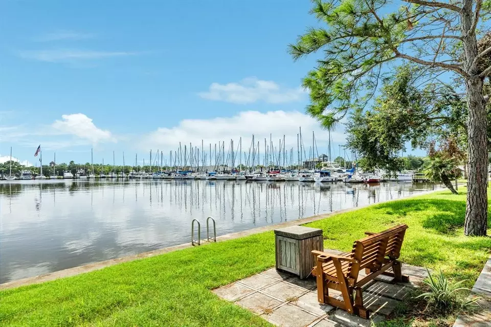 View/Area - 458 Mariners Dr, Kemah, TX 77565 photo 2 of 4