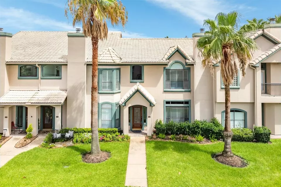 Exterior - 458 Mariners Dr, Kemah, TX 77565 photo 4 of 4