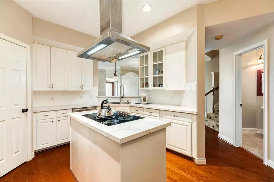 Kitchen - 458 Mariners Dr, Kemah, TX 77565 photo 2 of 2