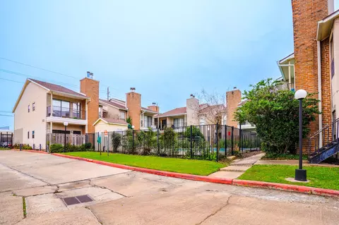 1818 Augusta Dr #27, Houston, TX 77057
