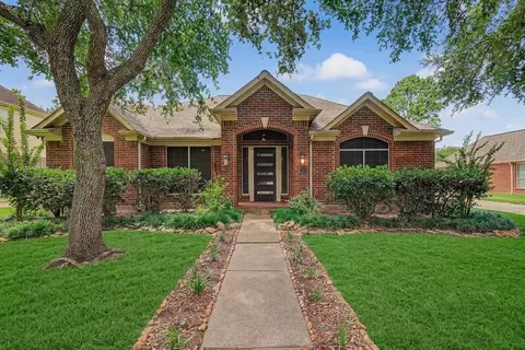 1210 Bob White Dr, Friendswood, TX 77546