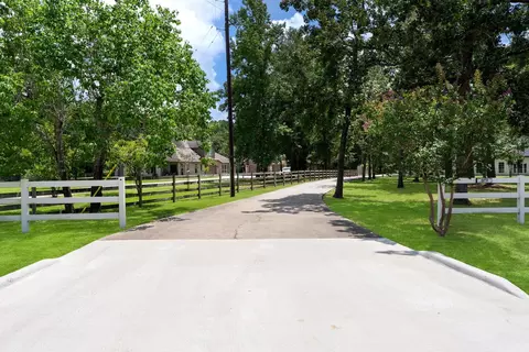 8711 Sendera Dr, Magnolia, TX 77354