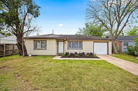 6633 W 43rd St, Houston, TX 77092