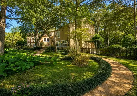 Exterior - 1 Holly Tree Ln, Spring, TX 77373 photo 3 of 5