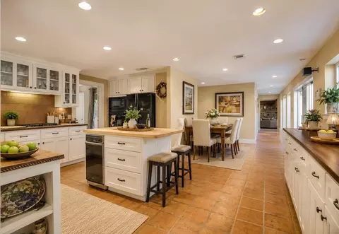 Kitchen - 1 Holly Tree Ln, Spring, TX 77373 photo 1 of 1