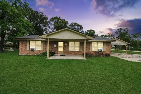 1301 Briarcliff St, Conroe, TX 77385
