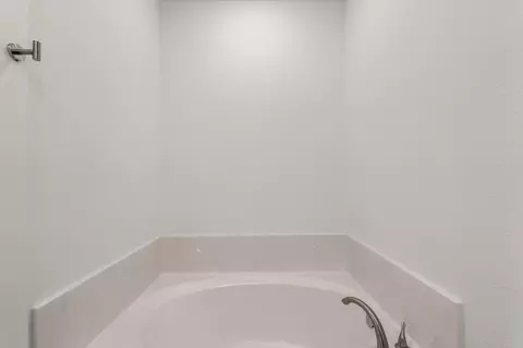 Bath - 2112 Fm 3186 E2 #E2, Onalaska, TX 77360 photo 5 of 5
