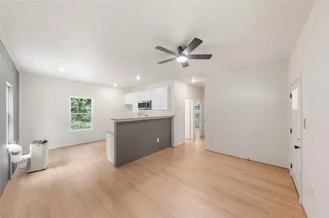 Living - 136 Ash St, Trinity, TX 75862 photo 3 of 5