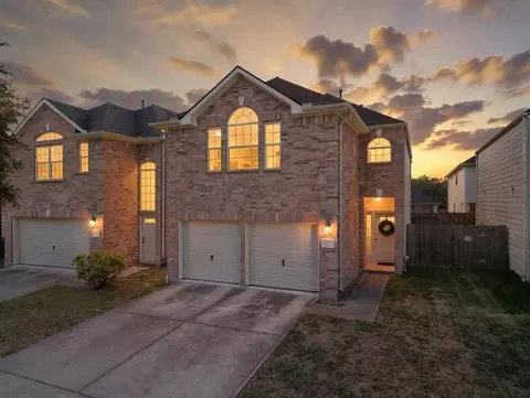 822 Forest Thicket Ln, Houston, TX 77067