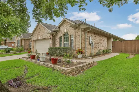2310 Messina Dr, Pearland, TX 77581