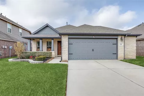 625 Maple Point Dr E, Conroe, TX 77301 photo 1