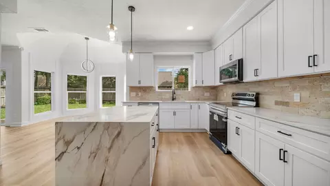 Kitchen - 18 Windsor Dr, Conroe, TX 77304 photo 3 of 3