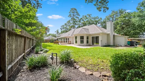 Exterior - 18 Windsor Dr, Conroe, TX 77304 photo 6 of 8