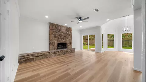 Living - 18 Windsor Dr, Conroe, TX 77304 photo 4 of 6