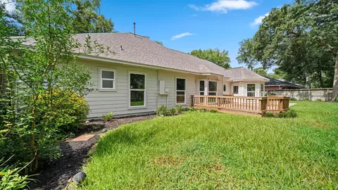 Exterior - 18 Windsor Dr, Conroe, TX 77304 photo 4 of 8