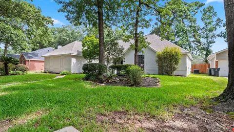 Exterior - 18 Windsor Dr, Conroe, TX 77304 photo 3 of 8