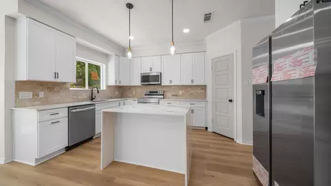 Kitchen - 18 Windsor Dr, Conroe, TX 77304 photo 2 of 3