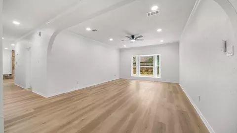 Living - 18 Windsor Dr, Conroe, TX 77304 photo 1 of 6