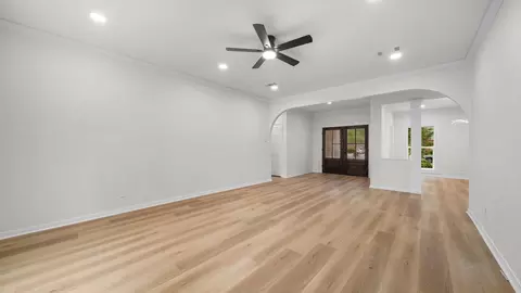 Living - 18 Windsor Dr, Conroe, TX 77304 photo 2 of 6