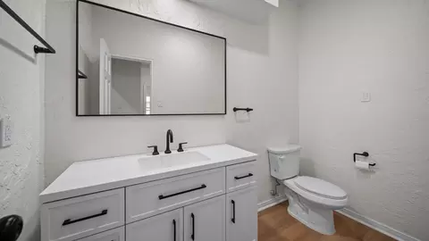 Bath - 18 Windsor Dr, Conroe, TX 77304 photo 1 of 5