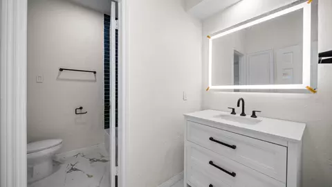 Bath - 18 Windsor Dr, Conroe, TX 77304 photo 4 of 5