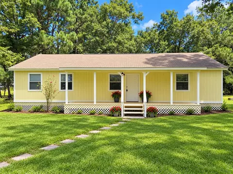 1700 Trails End Dr, Cleveland, TX 77328