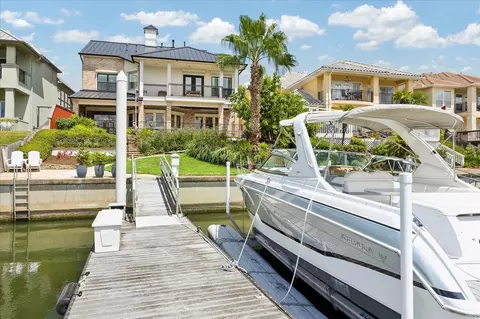 631 Northport Ln, Kemah, TX 77565