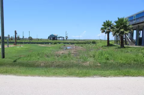 1089 Mabry St, Gilchrist, TX 77617