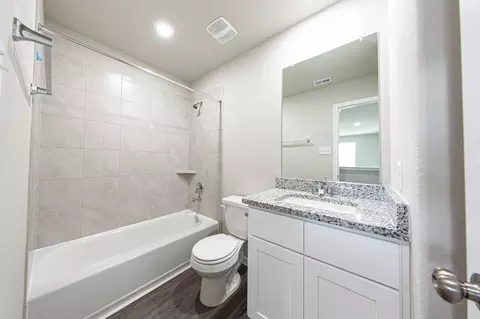 Bath - 3874 Avalon Ln, Conroe, TX 77301 photo 3 of 3
