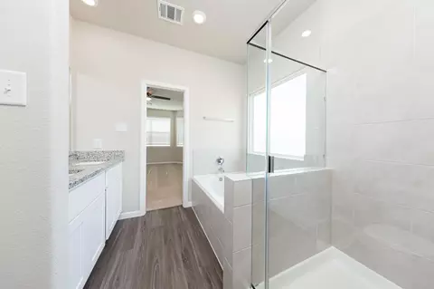 Bath - 3874 Avalon Ln, Conroe, TX 77301 photo 2 of 3