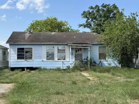 407 E 2nd St, Bishop, TX 78343