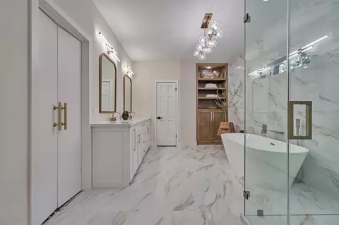 Bath - 6023 Craigway Rd, Spring, TX 77389 photo 3 of 6