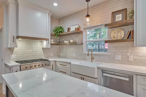 Kitchen - 6023 Craigway Rd, Spring, TX 77389 photo 2 of 5