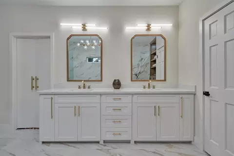 Bath - 6023 Craigway Rd, Spring, TX 77389 photo 4 of 6