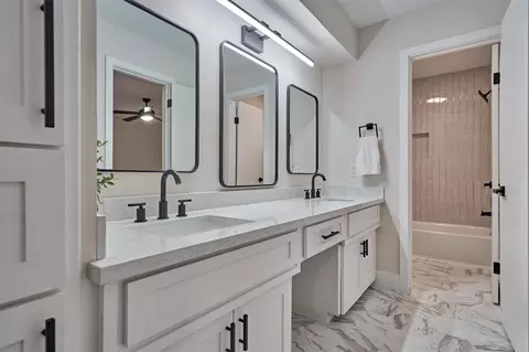 Bath - 6023 Craigway Rd, Spring, TX 77389 photo 5 of 6