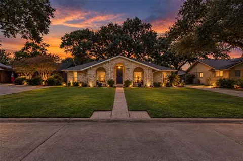 1527 17th Ave N, Texas City, TX 77590