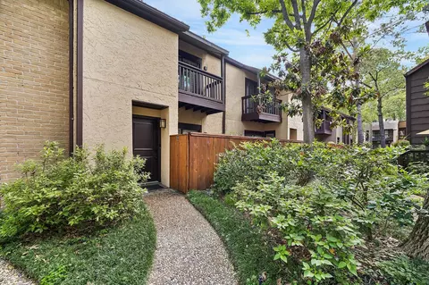 11711 Memorial Dr #95, Houston, TX 77024