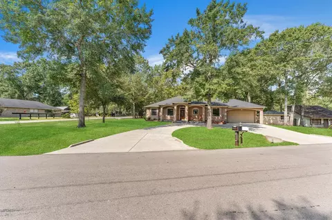 318 Shawnee Dr, Montgomery, TX 77316