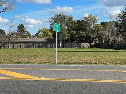 2046 E Mulberry St, Angleton, TX 77515 photo 1