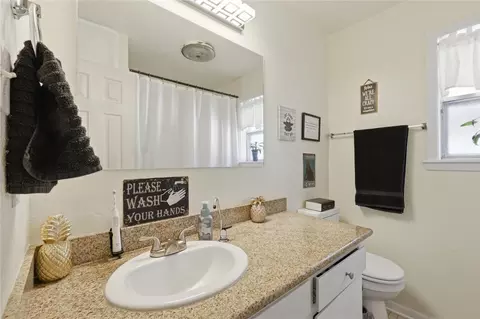 Bath - 1614 Luza St, Bryan, TX 77802 photo 2 of 3