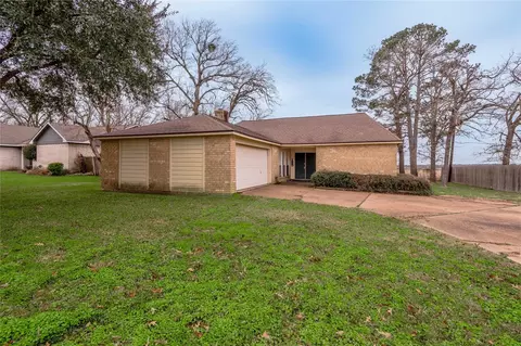 114 Timberline Dr, Huntsville, TX 77320