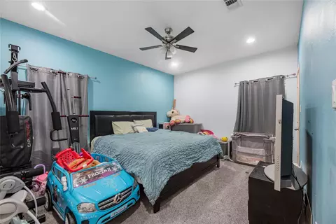 Bedroom - 2233 Hoss Ct, Conroe, TX 77306 photo 4 of 5